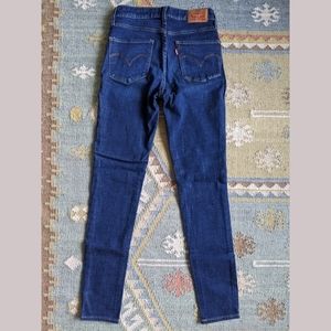 *NEW* Levi's 721 High Rise Skinny blue jeans